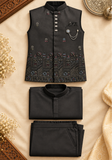 Ensemble Indien Homme Adharva Noir – Kurta, Pantalon & Veste Brodée