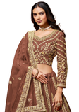 lehenga marron brodé mariage tenue indienne femme élégante