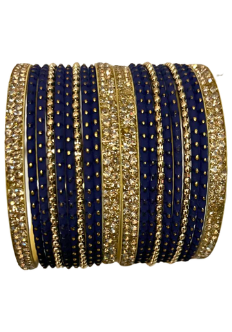 Lot de bracelets indiens bleu nuit et doré Zoya avec ornements scintillants.