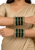 Bracelets indiens Aarya Vert bouteille pour les deux mains avec pierres et détails dorés.