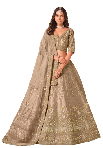Lehenga taupe doré brodé Maythili avec châle en tulle