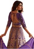 Lehenga de mariée Amaya violet et doré en soie Banarasi