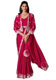 Femme portant Sari prêt Raniyah rose fuchsia brodé en soie satin avec ceinture et veste – Narkis Fashion