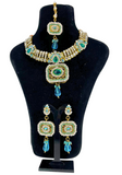 Parure Nadia indienne doré vert et bleu – collier, boucles et tikka mariage.