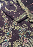 Détail des broderies florales multicolores du Lehenga Hayana.