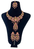Parure Elira indienne doré et rose – collier, boucles et tikka mariage.