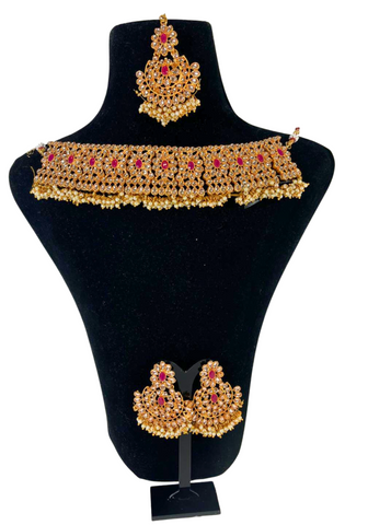 Parure Sonali indienne doré et rouge – collier ras-de-cou, boucles et tikka mariage.
