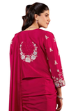 Vue arrière du Sari Raniyah avec veste brodée rose fuchsia – Narkis Fashion