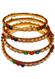 Bracelets Kavya multicolores & perles – lot de 4 bangles dorés décorés de pierres rouges, vertes et bleues et de perles ivoire.