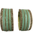 Bracelets indiens vert menthe et doré Zoya pour les deux poignets.