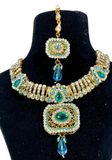 Parure Nadia indienne doré vert et bleu – collier, boucles et tikka mariage.