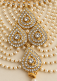 Bijou de dos perlé blanc et doré avec cristaux pour bustier de lehenga, sari, robe de mariée ou robe de soirée – Accessoire mariage Narkis Fashion