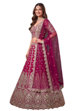 Lehenga Shakila rose intense avec broderies doré clair, bustier, jupe évasée et dupatta
