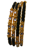 Bracelets Kavya Noir & Or – lot de 4 bangles dorés décorés de perles noires et pierres brillantes.
