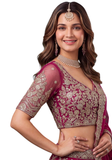 Lehenga Shakila rose intense avec broderies doré clair, bustier, jupe évasée et dupatta
