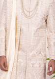 détail broderie sherwani Jehangir – motifs palais et perles dorées
