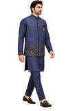 veste Nehru décorée	Homme portant ensemble Adharva bleu nuit avec veste Nehru décorée