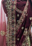 Velours bordeaux et bordures brodées du lehenga mariée Maharani