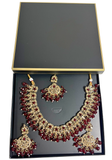 Parure indienne Roshni Rouge Rubis avec collier boucles tikka et coffret