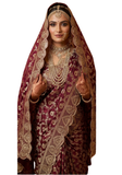 Sari indien prune et or porté avec châle sur la tête
