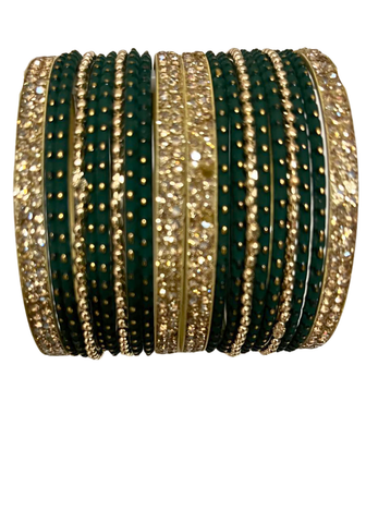 Lot de bracelets indiens Zoya vert émeraude avec ornements dorés.