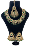 Parure Mahima vert émeraude portée avec collier boucles et bijou de tête