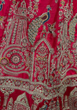 Broderies florales dorées et motifs traditionnels sur la jupe Padmavati