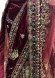 Détails des broderies florales et finitions dorées du lehenga Maharani