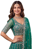 Lehenga Shakila Rama Green avec broderies doré clair, bustier, jupe évasée et dupatta