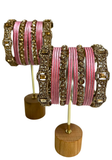 Lot de bracelets indiens Aarya rose poudré avec joncs colorés et bracelets métalliques incrustés de pierres