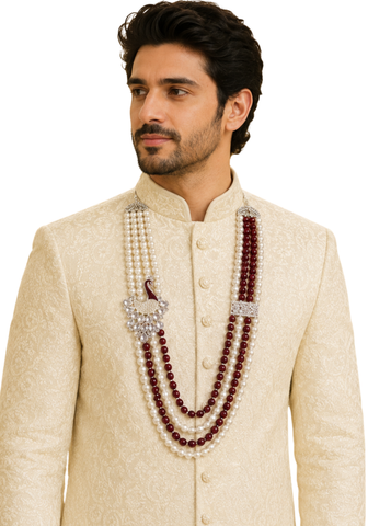 Mala Mayur porté avec sherwani ivoire mariage indien