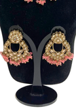 Parure indienne Kajol Rose Corail et dorée avec collier boucles et maang tikka portée