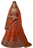 Lehenga terracotta Deepika avec broderies dorées raffinées