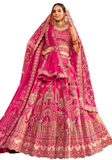 lehenga mariée Haasini fuchsia brodé or avec deux dupattas – vue avant