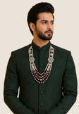 Mala mariage homme Akbar porte sur sherwani vert