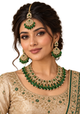 Parure indienne Roshni Émeraude avec collier boucles tikka et coffret
