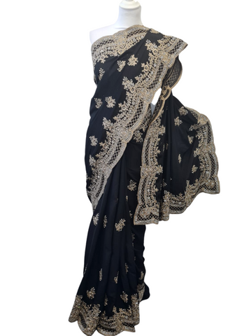 Sumptuous black Kareena saree