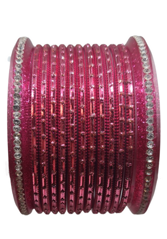 Bracelets Kiyana Rose – lot de 14 bangles indiens rose scintillant décorés de strass argentés.